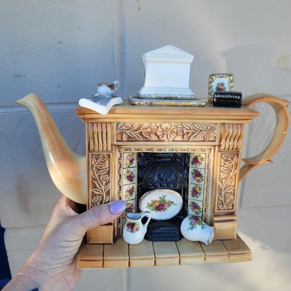Royal Albert Old Country Roses Teapot Handcrafted Cardew Design Clock Fireplace - Picture 7 of 8
